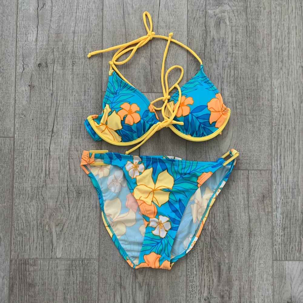 Vintage Bare Assets Bikini